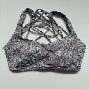 Lululemon Free to Be Wild Bra Size 4 in color Frozen Vista Alpine White Multi.
